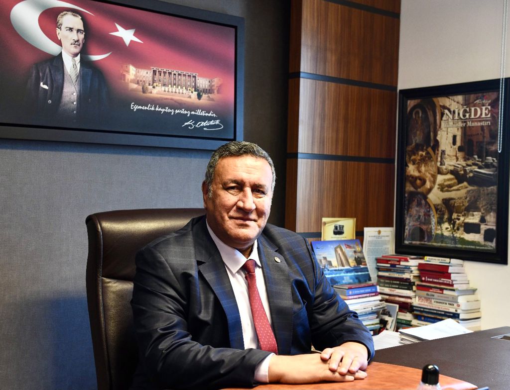 Gürer, 'Atatürk'ün Cumhuriyeti Emanet Ettiği Gençler Mutsuz!”