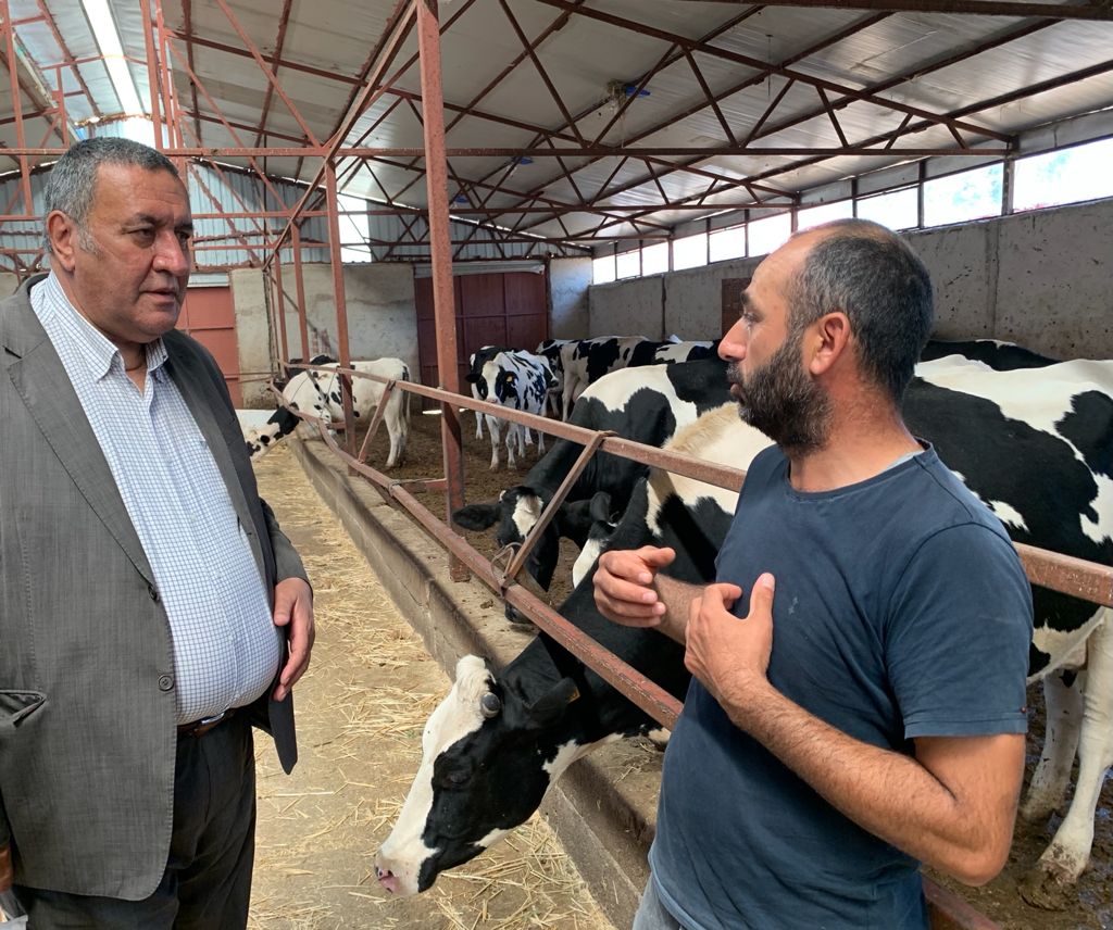 Gürer, Ulukışla'da besicilerin sorunlarını dinledi. 