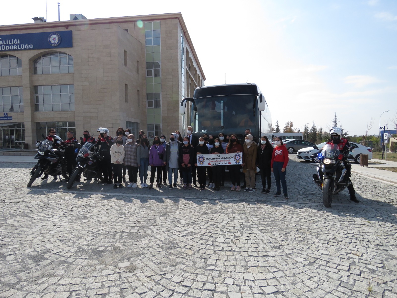 Niğde'de 20 kız öğrenci Ankara'ya gönderildi