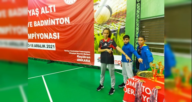 Badminton 'da Niğde'de 3 Türkiye 3'ncülüğü