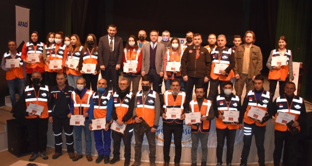 Niğde'de 44 AFAD gönüllüsüne kimlik kartı verildi