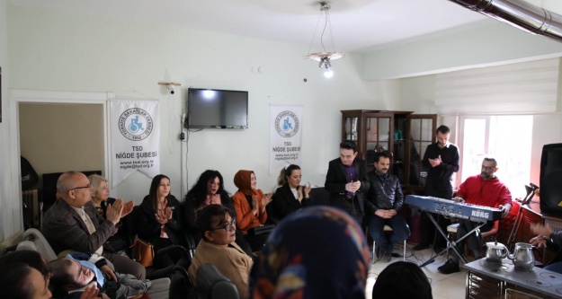 3 Engelli Vatandaşa Akülü Sandalye Hediye Edildi