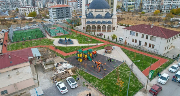 Niğde'nin Dört Yanı Park Ve Bahçelerle Donatıldı