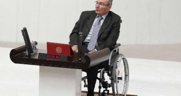 Deniz Baykal hayatını kaybetti!