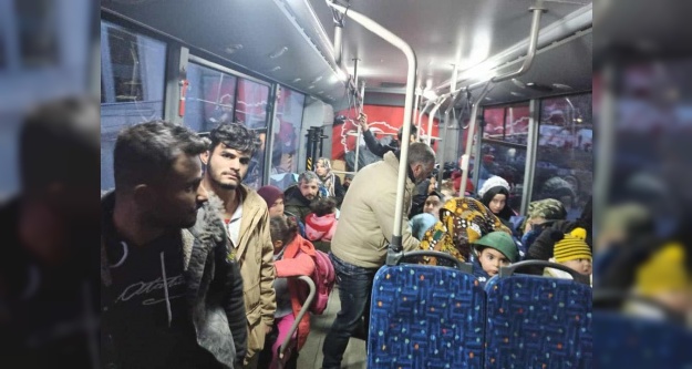 Depremzedeler Halk Otobüsleriyle Niğde'ye Getirildi