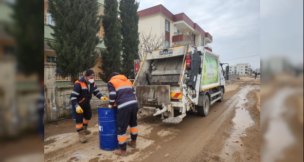 Niğde Belediyesi temizlik ekibi deprem bölgesinde aralıksız çalışıyor