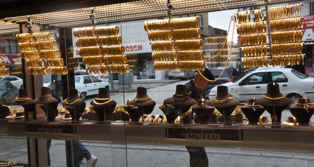 Altın yatırımcısını kazandırmaya devam ediyor