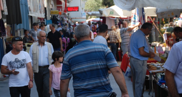 Çarşı Pazarda Bayram Telaşı Başladı