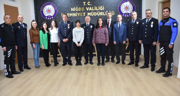 Dereceye giren öğrencilere hediyeler verildi