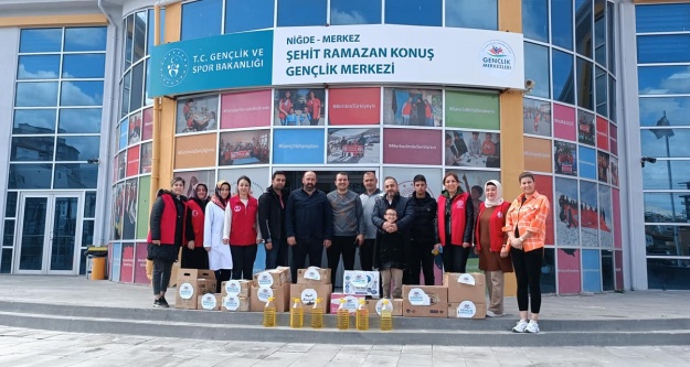 Gençlik Merkezi'nden ihtiyaç sahiplerine Ramazan Paketi
