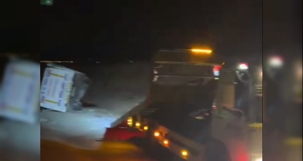 Hayvan yüklü kamyonet devrildi 1 kişi yaralandı.