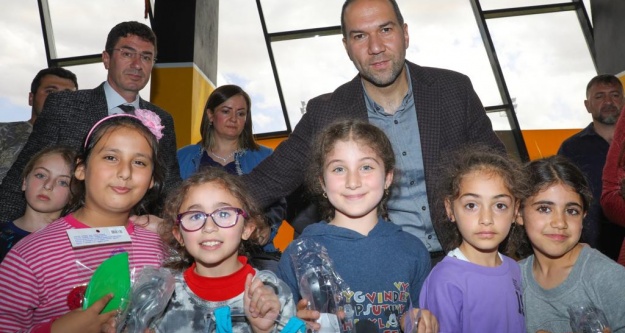 Niğde Belediyesi'nden Depremzede Çocuklara Yüzme Eğitimi