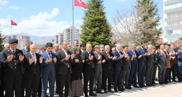 Niğde protokolünden şehitliğe bayram ziyareti