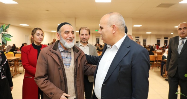Vali Koç depremzedelerle iftarda bir araya geldi