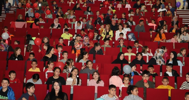 Yurtlarda Misafir Olan Çocuklar İçin Film Gösterimi Gerçekleştirildi
