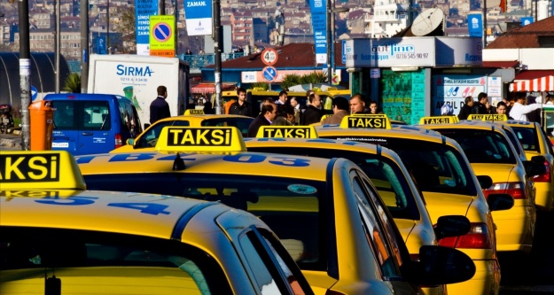 Korsan Taksiler Cirit Atıyor