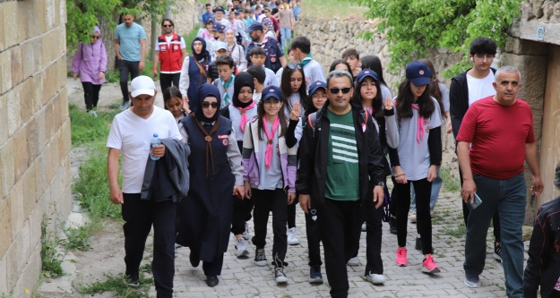 Niğde'de 19 Mayıs ruhuyla 19 kilometre yürüdüler