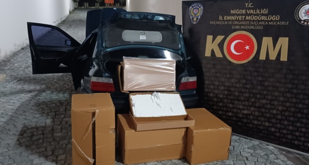 Otomobil içerisinden 100 bin kaçak makaron çıktı