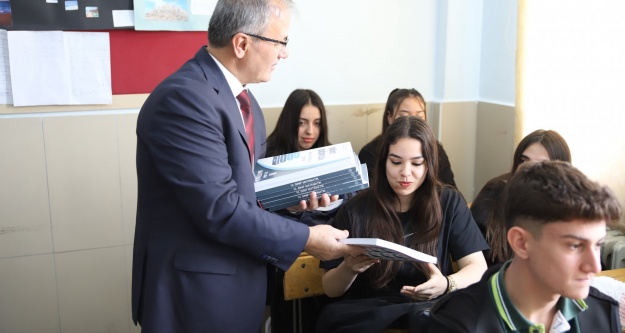 Ücretsiz Kaynak kitapları Okullara Dağıtılmaya Başladı