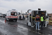 Niğde’de iki fark­lı Tur mi­di­bü­sü ka­za­sı 1 ölü 44 ya­ra­lı