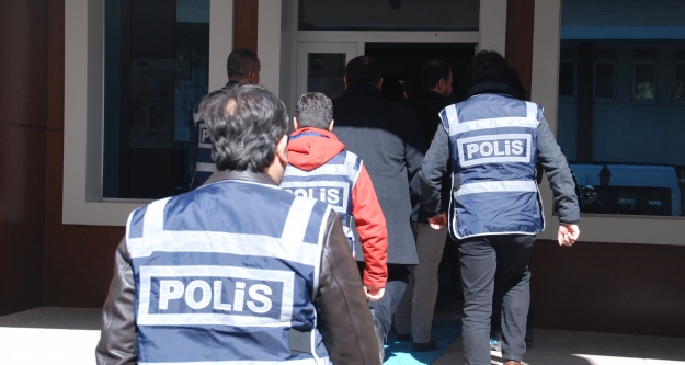 Niğde'de Fetö'den 4 Avukat Tutuklandı
