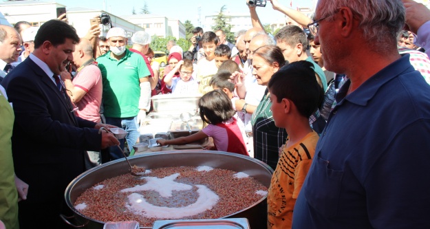 MHP'den 5 bin kişilik aşure ikramı