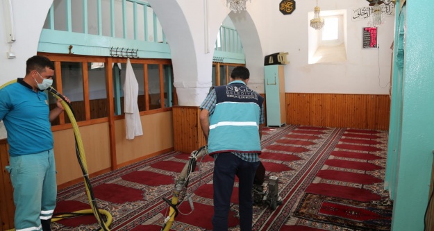 Niğde'de Cami Halılarının Temizliği Belediyeye Emanet