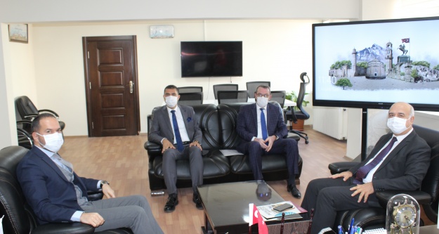 Rektör Kar'dan Başkan Özdemir'e ziyaret