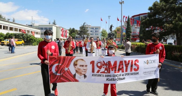 NİĞDE'DE 19 MAYIS COŞKU İLE KUTLANDI