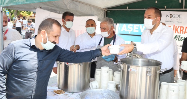 Niğde Belediyesi 20 Bin Kişiye Aşure İkram Etti