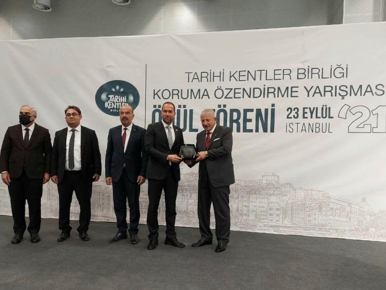 Tarihi Kentler Birliği'nden Başkan Özdemir'e  ödül 