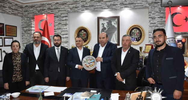 Kaçar, Belediyeyi ziyaret etti