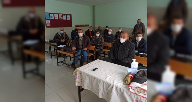 Çiftçilere budama kursu veriliyor