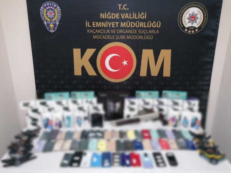 KOM'dan kaçak telefon operasyonu