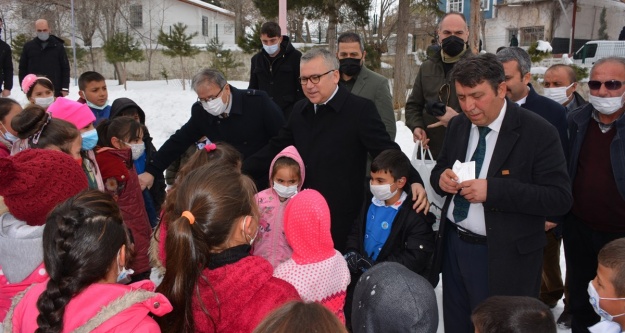 Vali Şimşek köy ve belde ziyaretlerini sürdürüyor