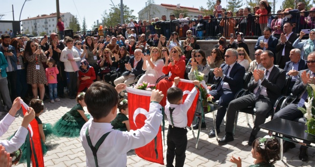 Çocuklar Gülsün Diye Derneği öncülüğünde yaptırılan anaokulu açıldı