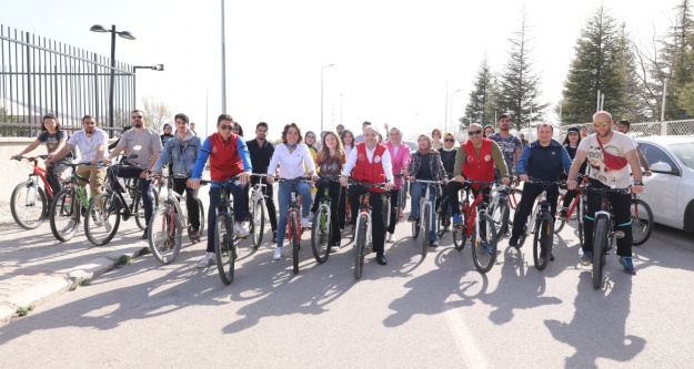 Üniversite Merkez Yerleşkesinde Bisiklet Şenliği