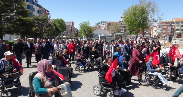 'Farkındalık Yürüyüşü' düzenledi