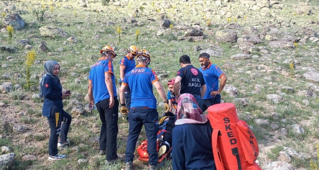 Ayağı kırılan vatandaş hastaneye kaldırıldı