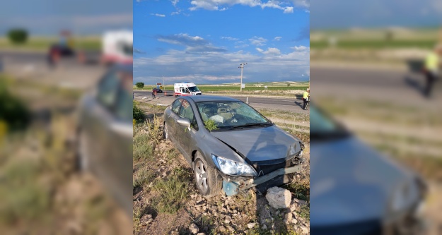 Otomobilin çarptığı motosiklet sürücüsü hayatını kaybetti