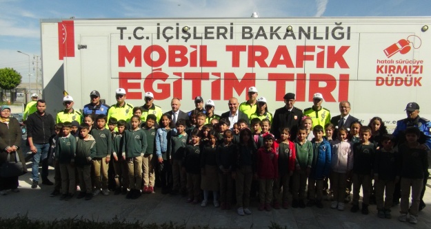 Öğrencilere Mobil Trafik Eğitim Tırında eğitim verildi