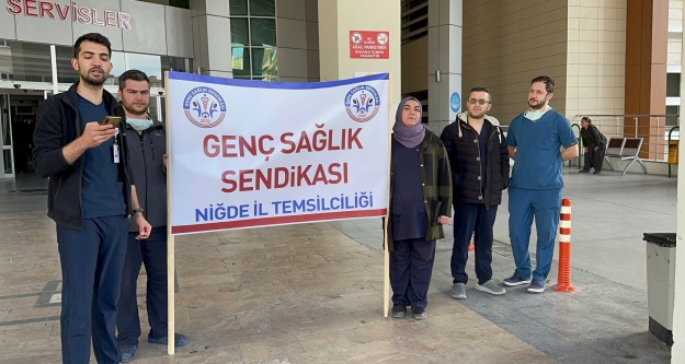 Genç sağlıkçılar yüzde 30 zammı yetersiz buldu