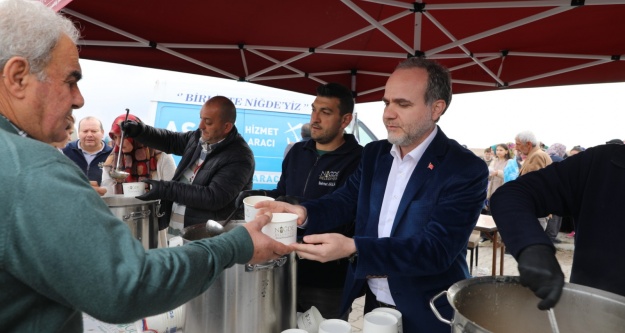 Depremzede Vatandaşlara Aşure İkramı yapıldı