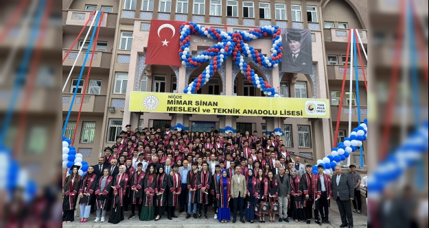196 öğrenci geleceğe kep attı