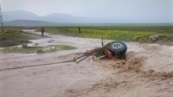 Sağanak sele neden oldu; tarım arazileri zarar gördü