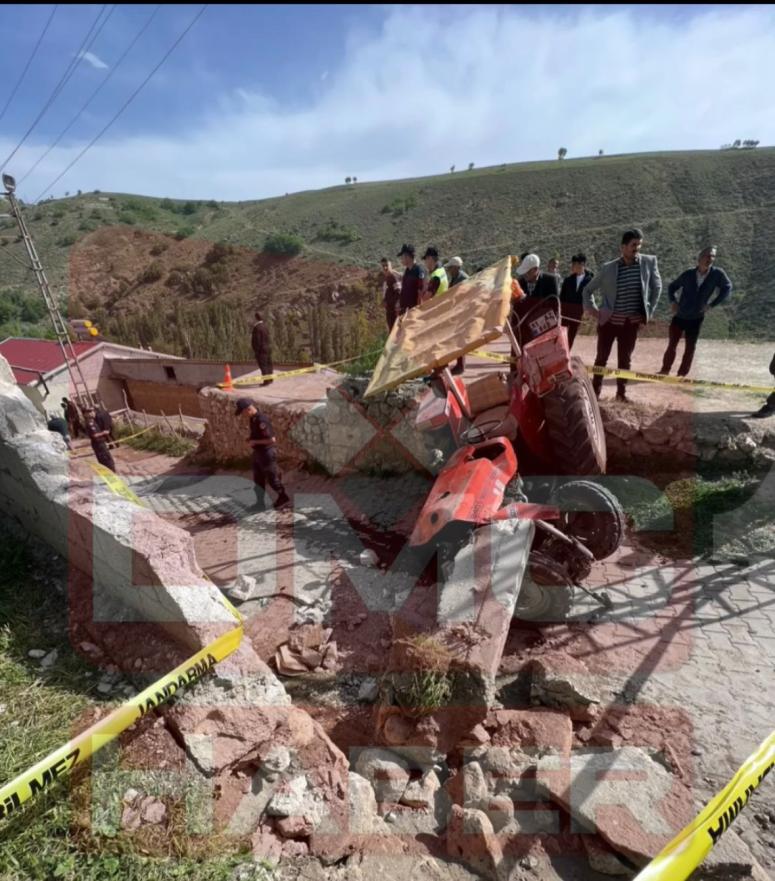 Traktör devrildi:1 ölü 2 yaralı