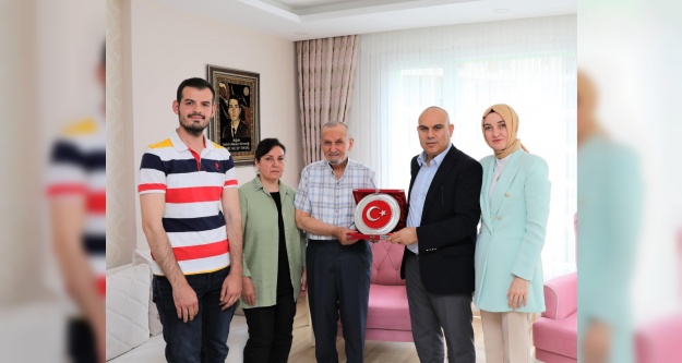 Vali Koç'tan şehit babalarına ziyaret