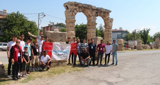 Antalya'dan gelen gençler Niğde'yi tanıma fırsatı buldular