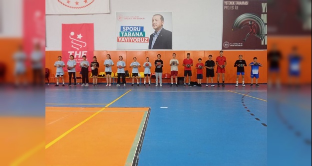 Minik Hentbolcular Çalışmalarını Sürdürüyor