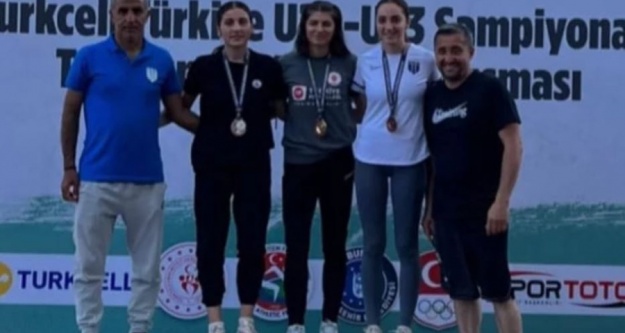 Niğdeli atletler pistin tozunu attı!